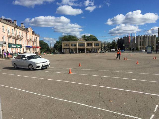 Автошколы Ивановской области соревновались в фигурном маневрировании